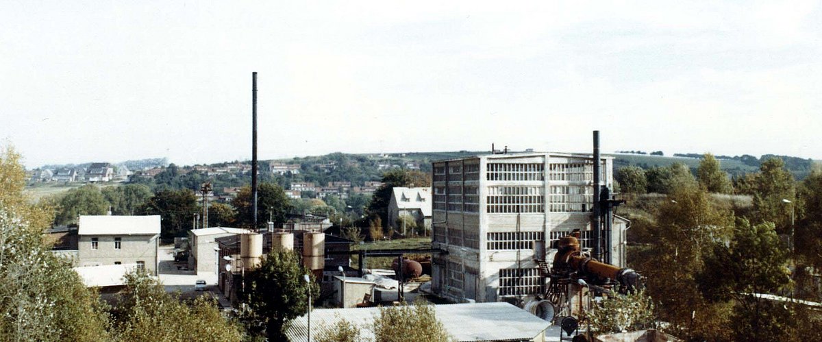 1970er Jahre Institut für thermische Verfahrenstechnik mit altem Drehrohrofen, Geschichte der IBU-tec