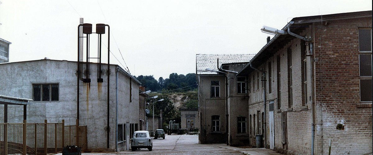 IBU-tec 1990 in Weimar Ehringsdorf mit Hallen und einer Werkstatt