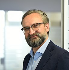 Dr. Nico Zobel der IBU-tec und BNT Chemicals, Geschäftsführer und Leiter Vertrieb Kathodenmaterial Portrait