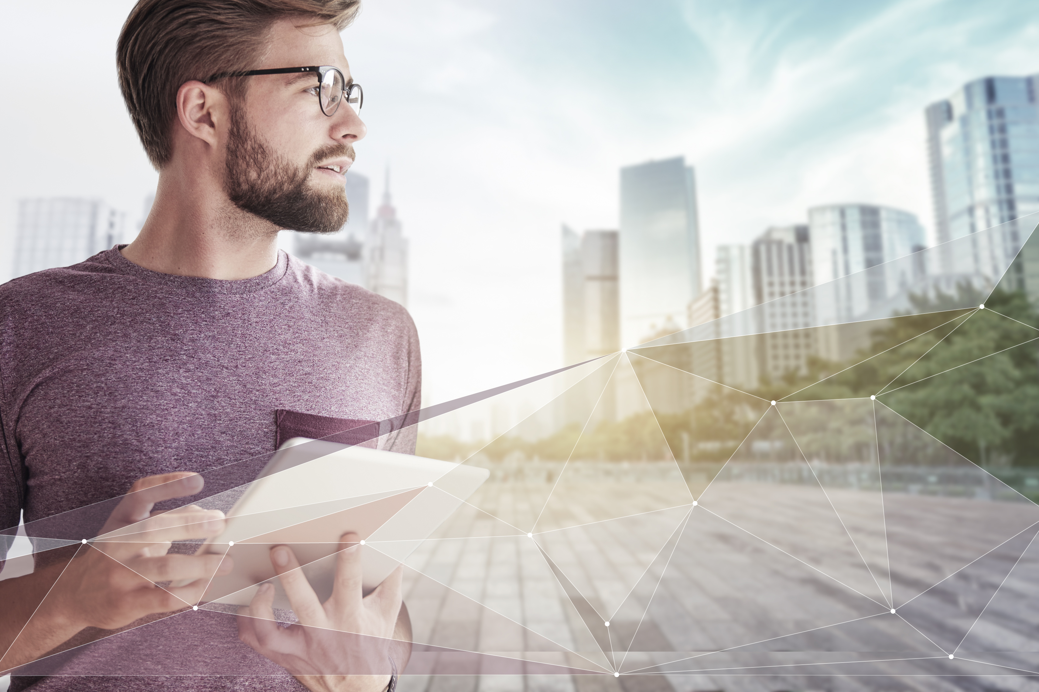 IBU-tec bietet Expertise in der thermischen Verfahrenstechnik und Kapazitäten zur Lohnfertigung für chemische Materialien, Bild eines Generation Y Mannes mit Bart, Tablet und Brille vor einer vernetzten Stadt
